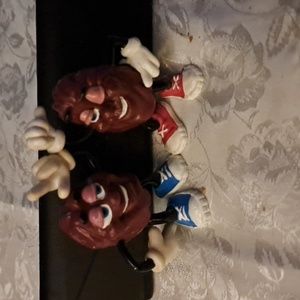 2 raisins by Applause